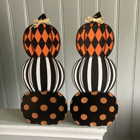 NWT 2- Beautiful Glittered Triple Stacked Wooden Pumpkin Decoration Signs - Picture 5 of 17